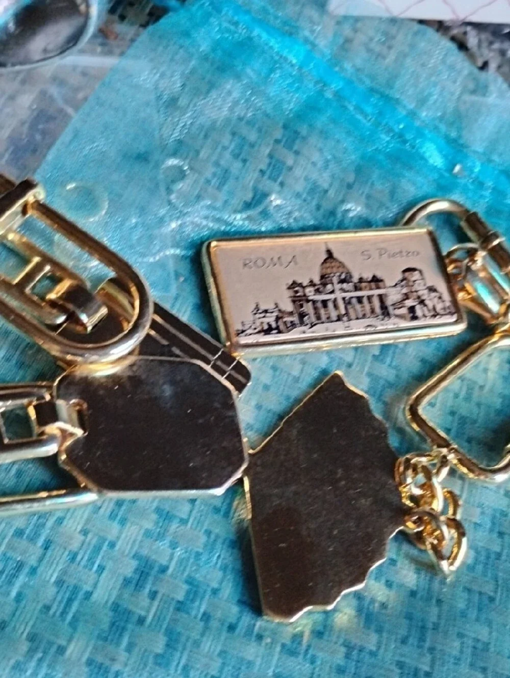Roma Souvenir Keychain Set - Gold and Silver